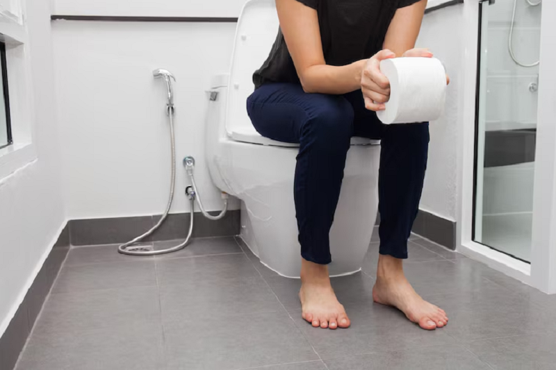 Thường xuyên rặn mạnh khi đi vệ sinh dễ có nguy cơ mắc bệnh trĩ