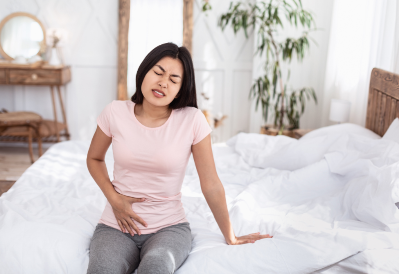 Thỉnh thoảng đau nhói bụng dưới bên phải ở nữ có thể bắt nguồn từ nhiều nguyên nhân khác nhau