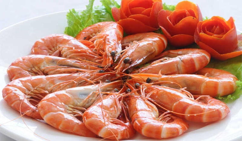 Omega - 3 trong tôm giúp giảm cholesterol xấu, bảo vệ tim mạch, giảm viêm