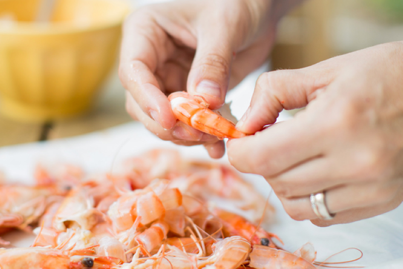 Người bị tiểu đường có thể ăn được tôm, cua nhưng cần ăn với lượng hợp lý và chế biến đúng cách