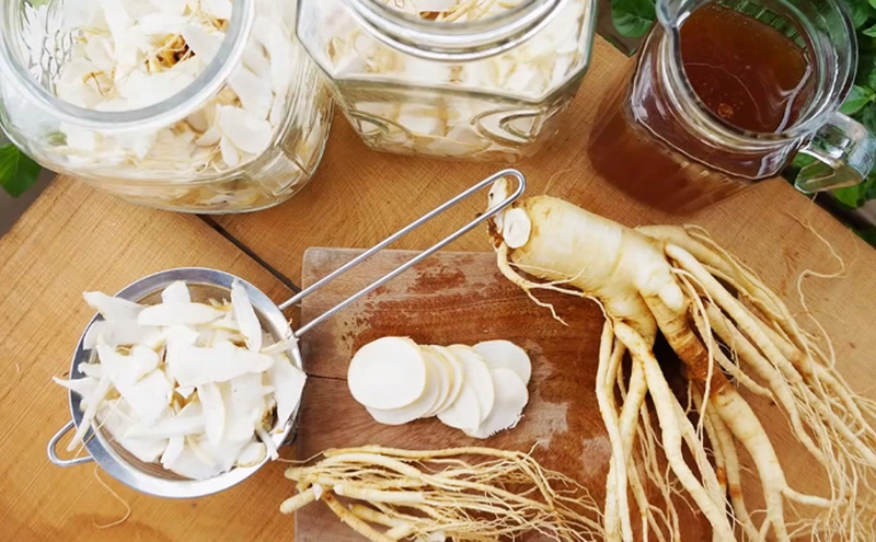 Sâm tươi ngâm mật ong giúp bồi bổ sức khỏe hiệu quả 