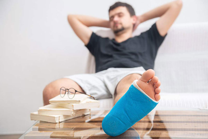 Bạn nên chọn trang phục thoải mái khi bó bột