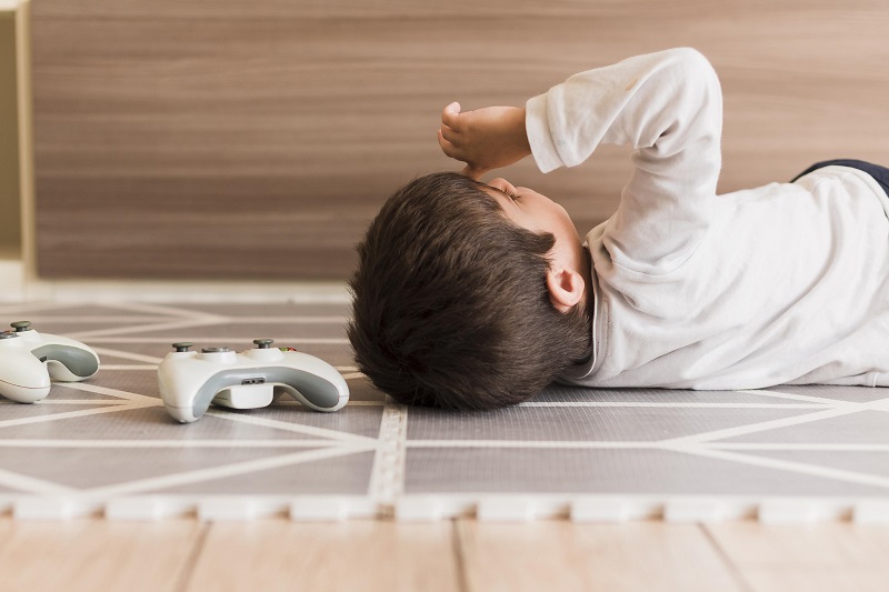 Cơn động kinh vắng ý thức là biểu hiện chính của hội chứng động kinh vắng ý thức trẻ nhỏ.