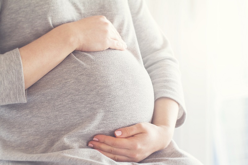 Nhiễm trùng trong thai kỳ như nhiễm Rubella có thể gây viêm nhu mô não của thai nhi, dẫn đến tràn dịch não.