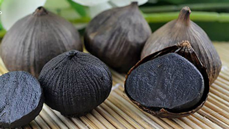 Người bệnh viêm gan B nên hạn chế ăn tỏi đen