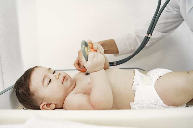 Mẹ nên đưa trẻ đi khám nếu con có biểu hiện bất thường