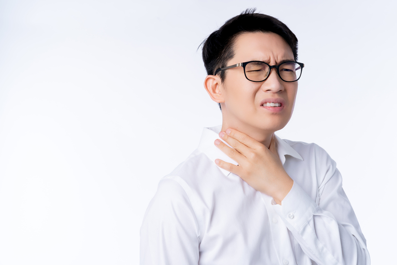 Sốt xuất huyết có thể kèm đau họng trong một số trường hợp