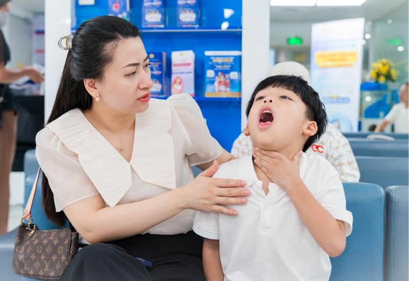 Cắt amidan có ảnh hưởng đến sức khỏe không là nỗi lo của các bậc phụ huynh khi con nhỏ có chỉ định cắt amidan