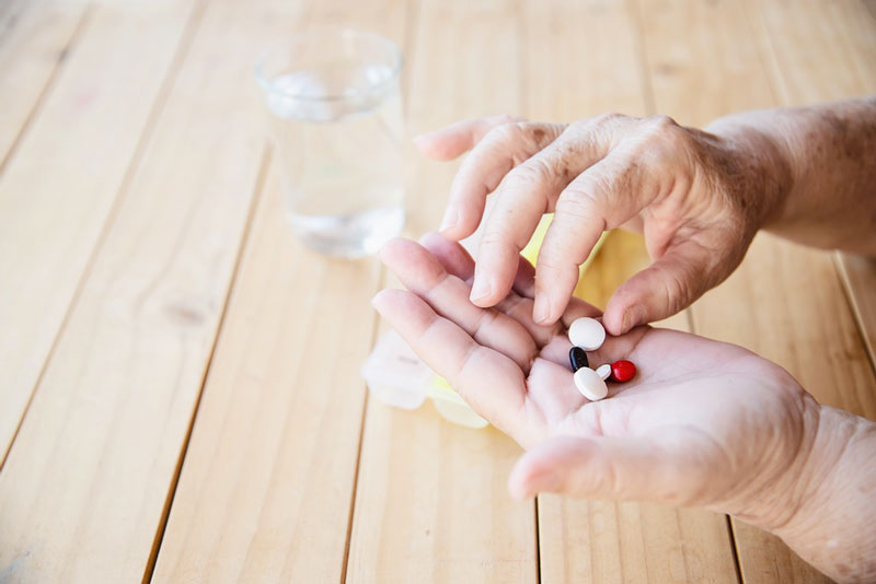Sử dụng thuốc Corticosteroid trong thời gian dài làm tăng nguy cơ hoại tử chỏm xương đùi