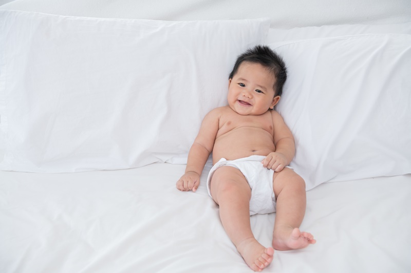 Trẻ đi ngoài mùi trứng thối có thể do nhiều nguyên nhân.