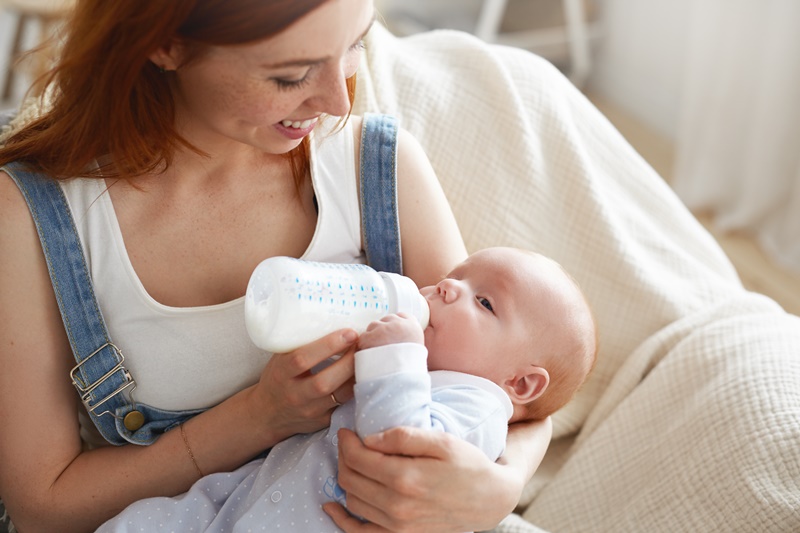 Dị ứng với sữa công thức có thể khiến trẻ bị đi ngoài