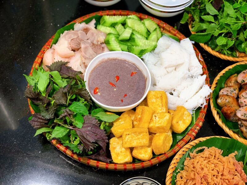 Bún đậu mắm tôm là món ăn ưa thích của nhiều người bởi hương vị thơm ngon, hấp dẫn