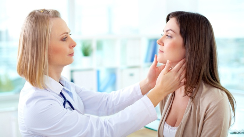 Người dân nên chủ động thăm khám da liễu nếu xuất hiện các triệu chứng bất thường 