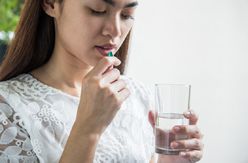 Bệnh nhân điều trị viêm gân cơ trên gai vai bằng thuốc kháng viêm