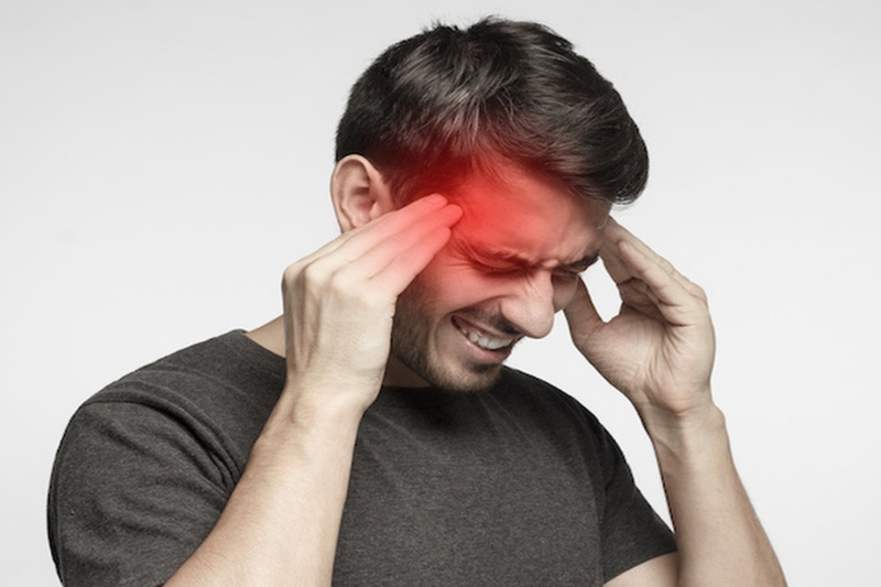 Đau đầu là triệu chứng phổ biến khi u tế bào thần kinh đệm ít nhánh phát triển to ra gây tăng áp lực nội sọ