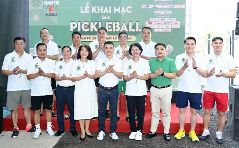 Các đại biểu tham dự lễ khai mạc giải đấu 