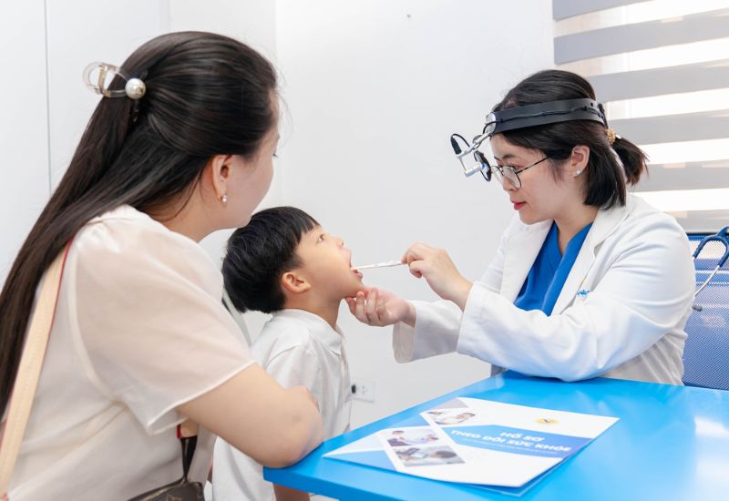 Thăm khám viêm amidan với bác sĩ chuyên khoa giàu kinh nghiệm tại MEDLATEC