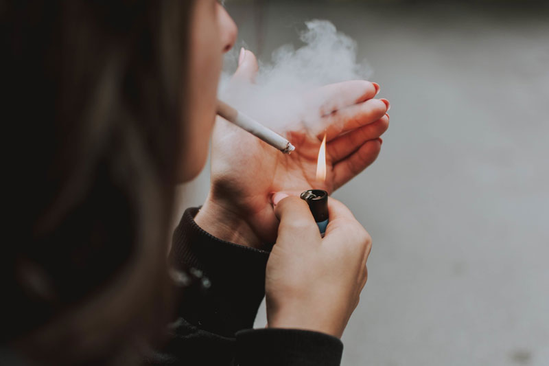Thói quen hút thuốc lá cũng làm tăng nguy cơ bị ung thư tụy
