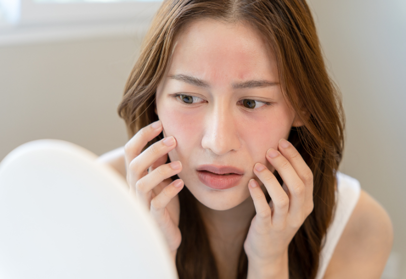 Tia UV có thể gây ra nhiều ảnh hưởng đối với làn da như lão hóa sớm, sạm nám, tàn nhang, thậm chí là ung thư da
