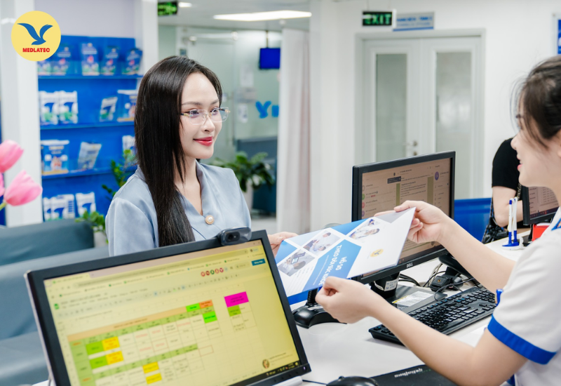 Bên cạnh việc chủ động che chắn tia UV, bạn cũng nên khám sức khỏe định kỳ
