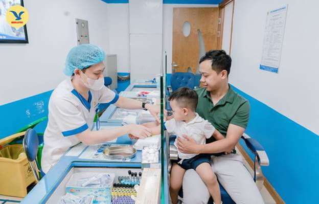 Xét nghiệm máu là một trong các phương pháp được áp dụng trong chẩn đoán bệnh tay chân miệng