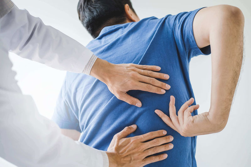 Bạn nên đến thăm khám bác sĩ nếu cơn đau kéo dài trên 1 tuần và không có dấu hiệu giảm dù đã nghỉ ngơi