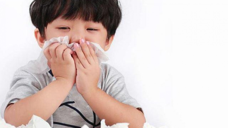 Cha mẹ nên cẩn trọng trước biểu hiện trẻ nôn trớ thường xuyên 