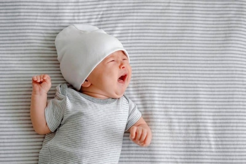 Trẻ sơ sinh hay giật mình hoảng hốt khi ngủ có thể ảnh hưởng đến sự phát triển 
