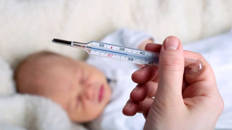 Nhiễm trùng là nguyên nhân phổ biến gây ra tình trạng sốt ở trẻ 