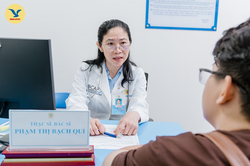 Hàng ngàn bệnh nhân mắc các bệnh truyền nhiễm đã được ThS.BS Bạch Quí khám và điều trị