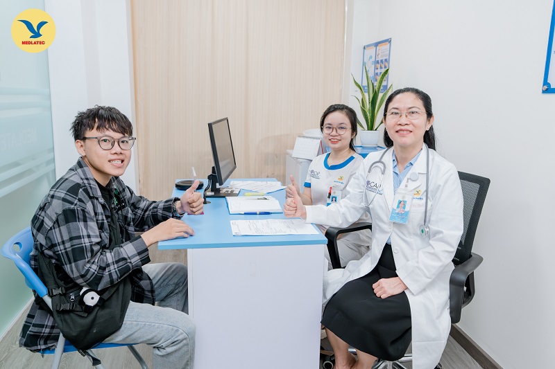 Với nhiều năm kinh nghiệm cùng sự tận tâm, chu đáo, ThS.BS Bạch Quí luôn nhận được sự tin yêu của người bệnh
