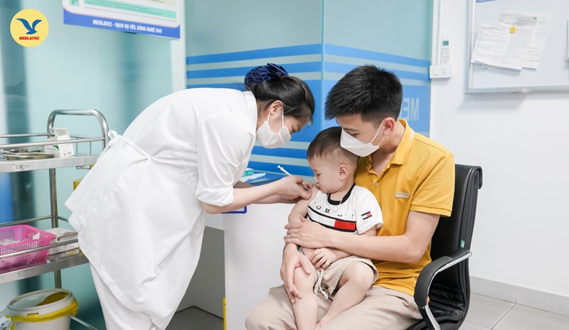 Tiêm vắc xin để phòng ngừa thủy đậu 