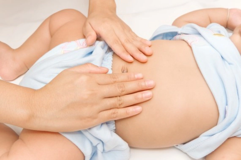 Cha mẹ cần cẩn trọng nếu trẻ xuất hiện tình trạng bụng sôi đi ngoài lỏng có bọt 
