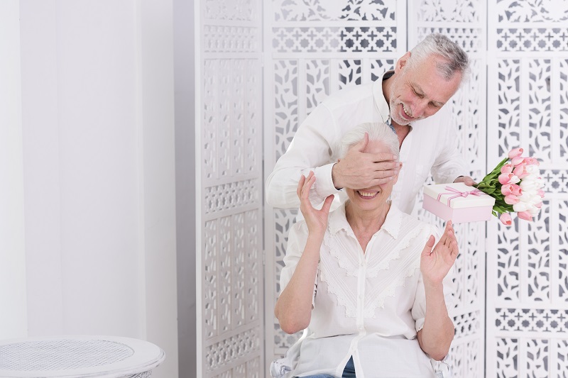 Mức độ tình cảm với bạn đời ảnh hưởng nhiều đến ham muốn tình dục ở phụ nữ trên 70 tuổi