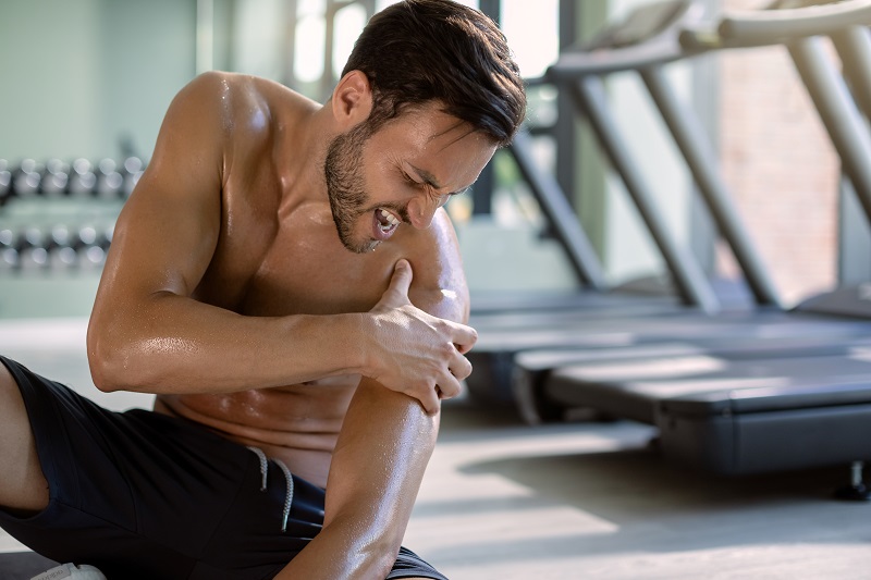 Khớp vai bị đau do tập Gym quá sức