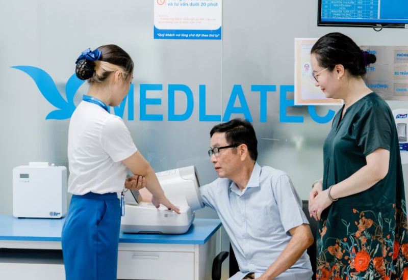Tuân thủ điều trị và tái khám định kỳ sẽ giúp kiểm soát tốt tình trạng cao huyết áp và kéo dài tuổi thọ cho người bệnh