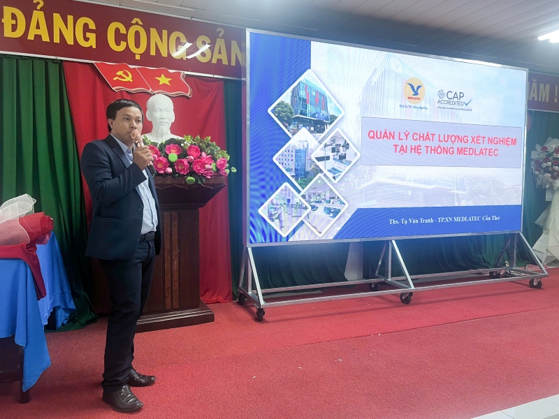 ThS. Tạ Văn Tranh - Trưởng Phòng Xét nghiệm, Phòng khám MEDLATEC Cần Thơ trình bày báo cáo “Quản lý chất lượng xét nghiệm tại Hệ thống Y tế MEDLATEC”