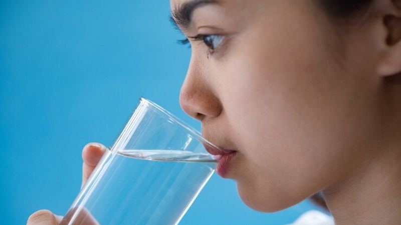 Khát nước liên tục là một trong những biểu hiện của bệnh tiểu đường tuýp 1