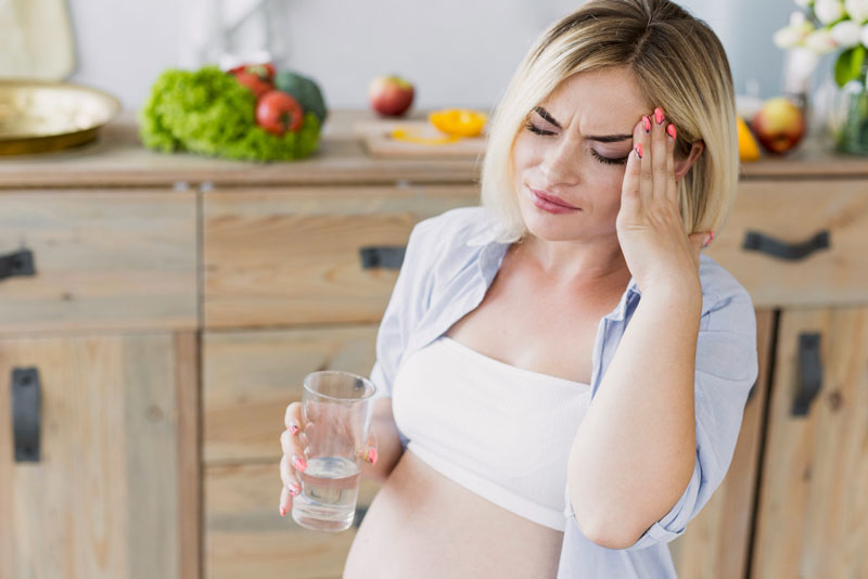 Nội tiết thay đổi trong thời kỳ mang thai có thể khiến bà bầu bị sưng nướu răng trong cùng 