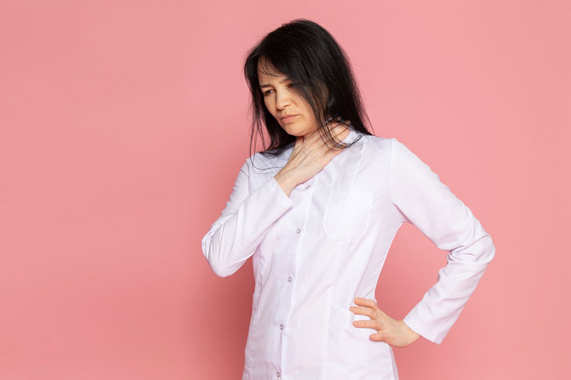 Nuốt khó khăn, dễ bị nghẹn là dấu hiệu ung thư thực quản dễ nhận biết