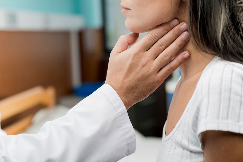 Bác sĩ có thể chẩn đoán bước đầu thông qua khám lâm sàng
