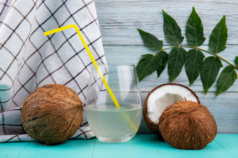 Nên uống nước dừa vào buổi sáng để cơ thể hấp thụ tốt các chất