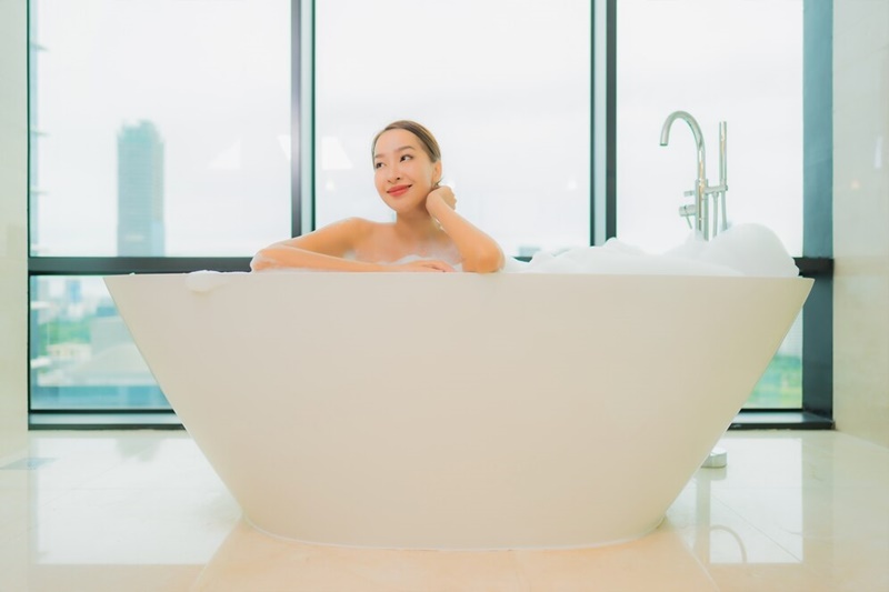 Bạn không nên tắm sau khi vừa cạo gió xong