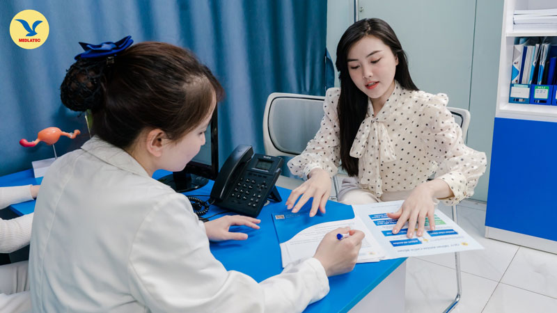 Nếu thấy vùng kín có dấu hiệu thay đổi, bạn nên đi khám 