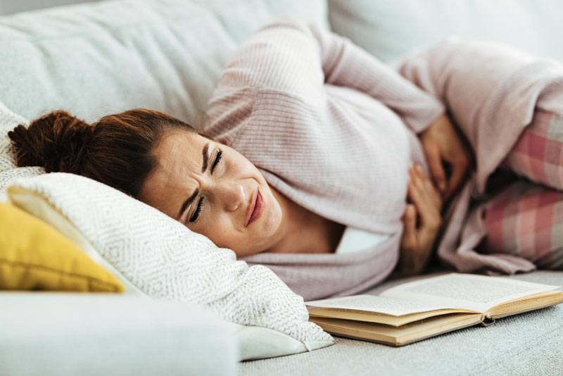 Người có hệ tiêu hóa kém dễ bị đau bụng sau khi uống sữa hết hạn 