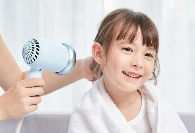 Giữ vệ sinh cá nhân cho trẻ để phòng ngừa nguy cơ xuất hiện chấy 
