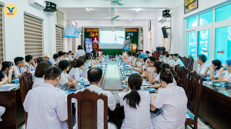 Hội nghị có sự tham dự đông đảo của cán bộ, y bác sĩ tại Trung tâm Y tế Hiệp Hòa