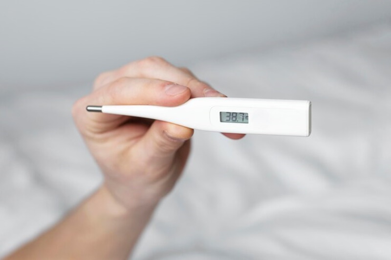 Sốt kéo dài có thể là triệu chứng của ung thư biểu mô