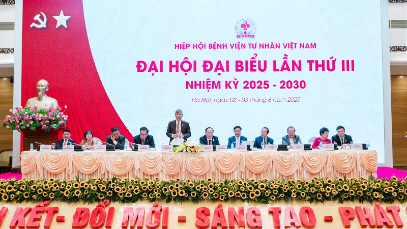 GS.AHLĐ Nguyễn Anh Trí tham gia Đoàn Chủ tịch điều hành Đại hội Đại biểu lần thứ 3 của Hiệp hội Bệnh viện tư nhân Việt Nam