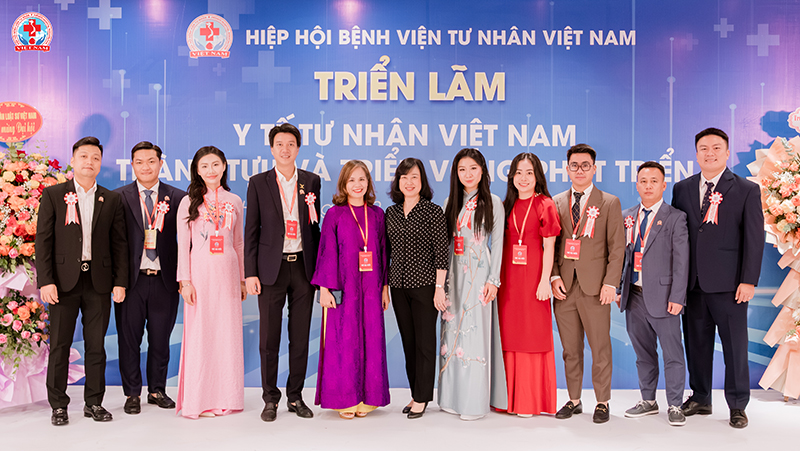 TS. Nguyễn Trí Anh - Tổng Giám đốc MEDLATEC GROUP (thứ 4 từ trái qua)